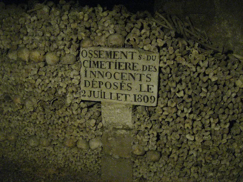 ossements cimetière des Innocents